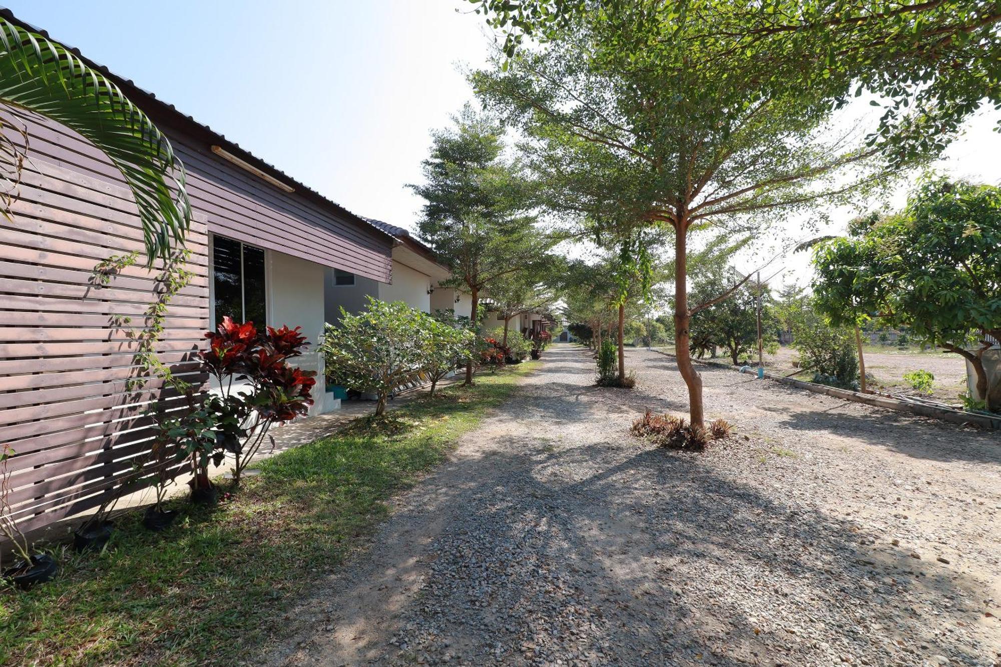 Oyo 553 Kongsup Resort Lamphun Extérieur photo
